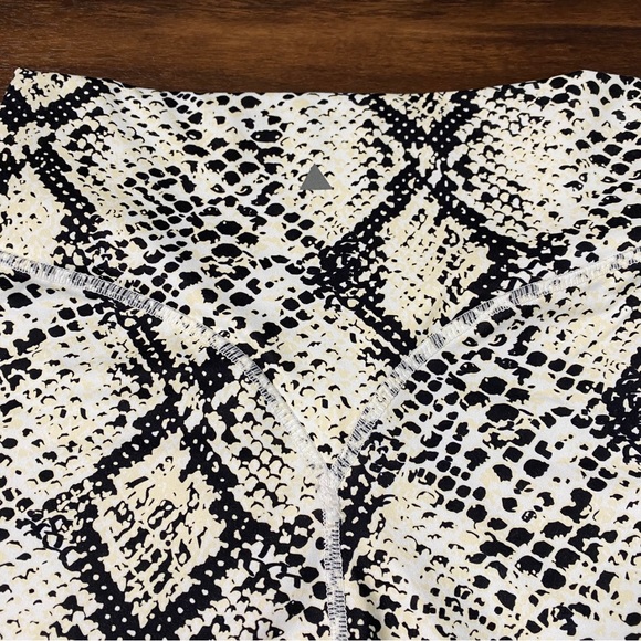 Balance Athletica Python Rider Shorts size S - Picture 7 of 7